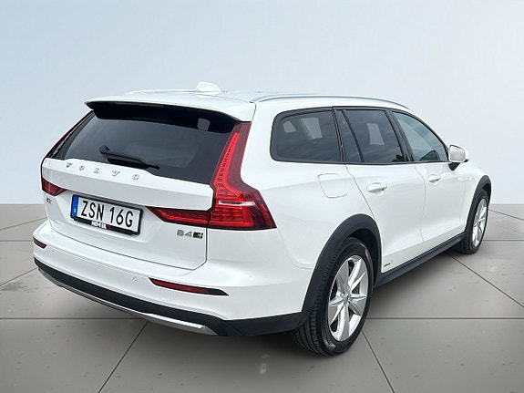 Volvo V60 Cross Country 6 of 23