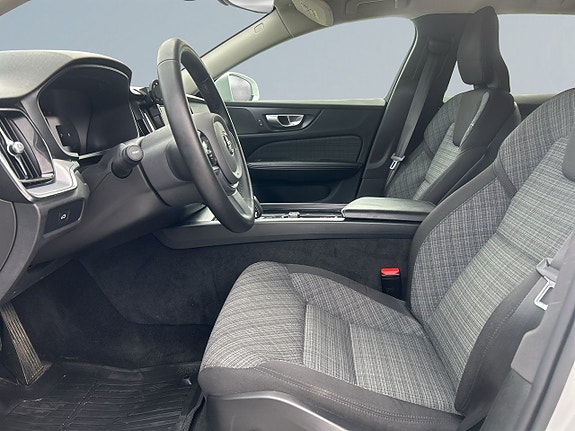 Volvo V60 Cross Country 13 of 23