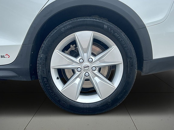Volvo V60 Cross Country 14 of 23