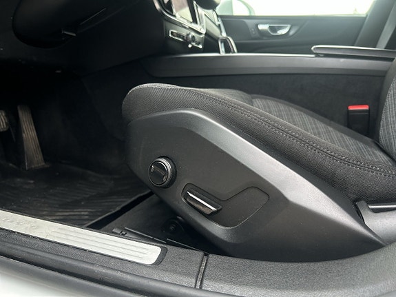 Volvo V60 Cross Country 18 of 23