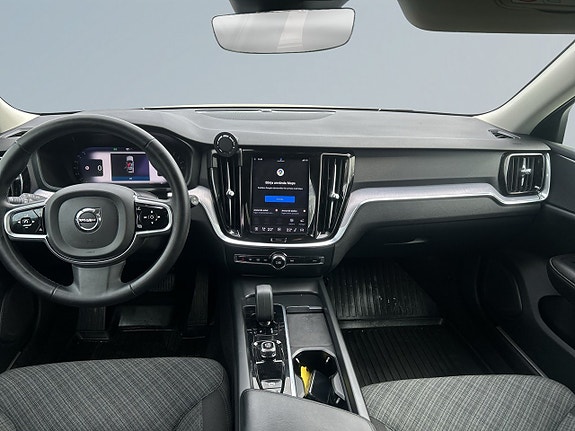 Volvo V60 Cross Country 8 of 23