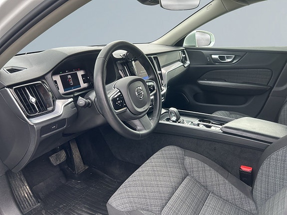 Volvo V60 Cross Country 7 of 23