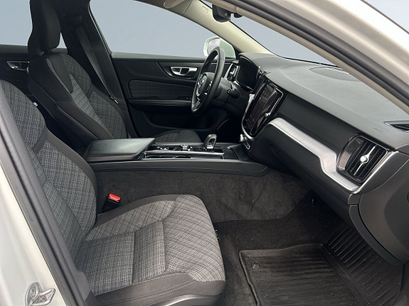 Volvo V60 Cross Country 10 of 23