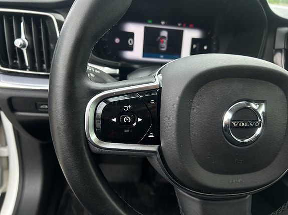 Volvo V60 Cross Country 19 of 23