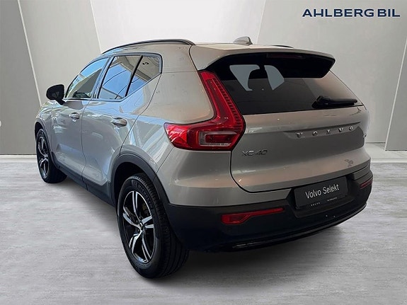 Volvo XC40 3 of 5