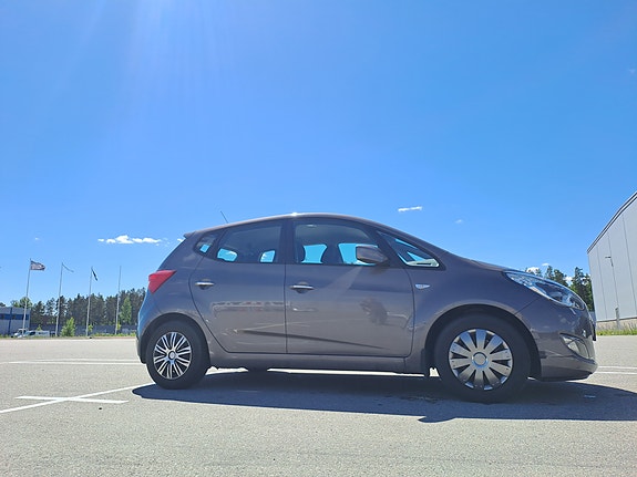 Hyundai i20 2 of 5