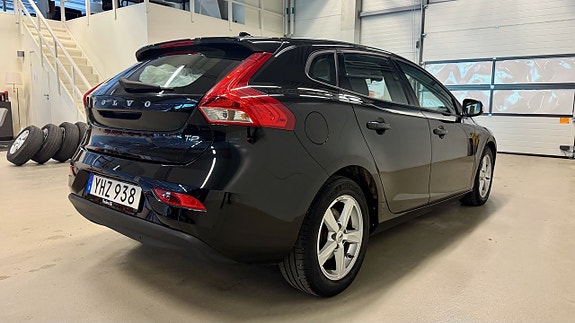 Volvo V40 3 of 5