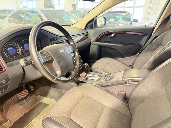 Volvo XC70 6 of 11