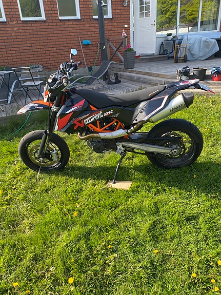 KTM 690 SMC R ABS 2 of 3