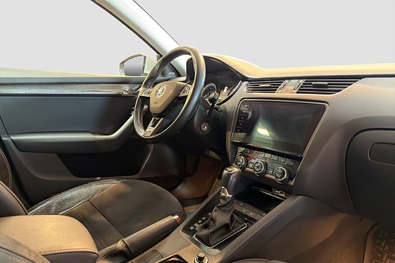 Skoda Octavia Scout 10 of 24