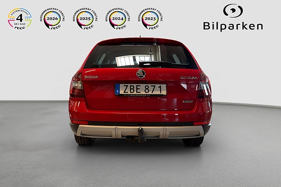 Skoda Octavia Scout 6 of 24
