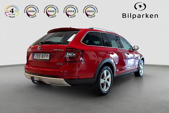 Skoda Octavia Scout 2 of 5