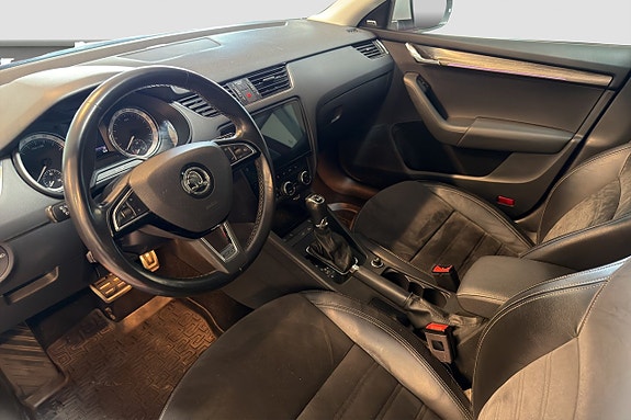Skoda Octavia Scout 7 of 24