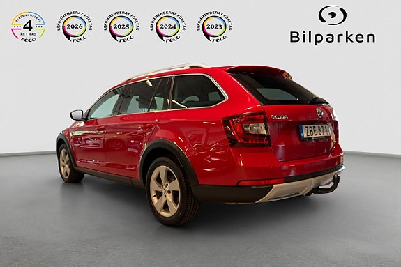 Skoda Octavia Scout 3 of 5