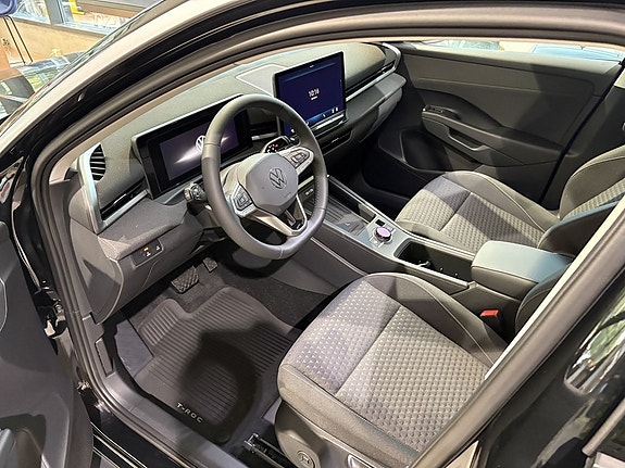 Volkswagen T-Roc 8 of 10