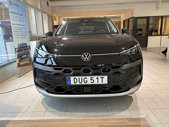 Volkswagen T-Roc 2 of 10