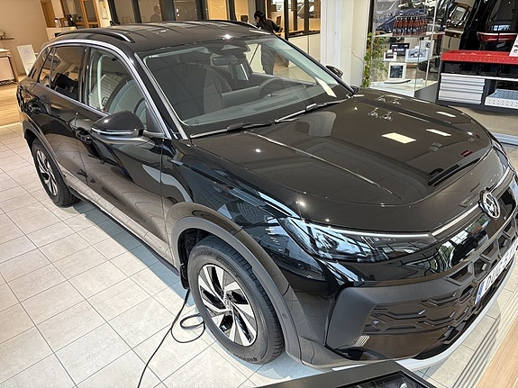 Volkswagen T-Roc 3 of 10