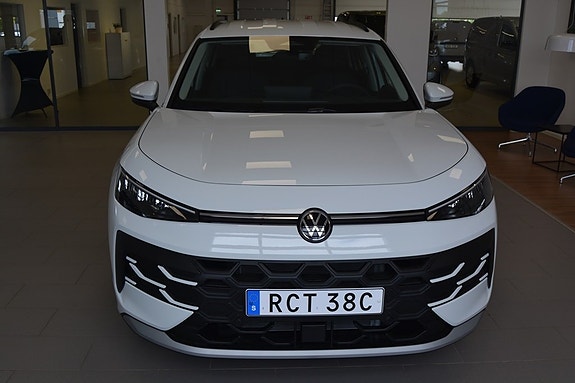 Volkswagen T-Roc 2 of 5