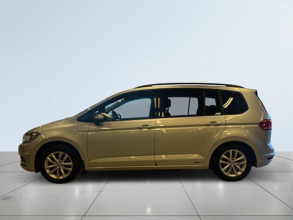 Volkswagen Touran 4 of 5
