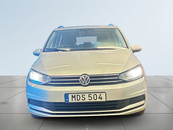 Volkswagen Touran 2 of 5