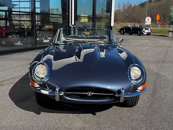 Jaguar E-TYPE 2 of 5