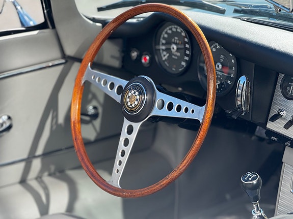 Jaguar E-TYPE 12 of 18