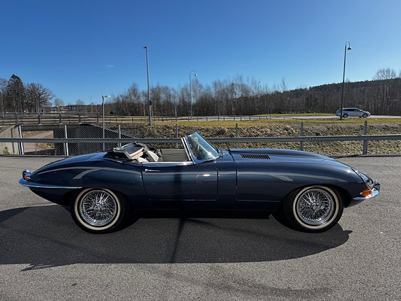 Jaguar E-TYPE 4 of 5