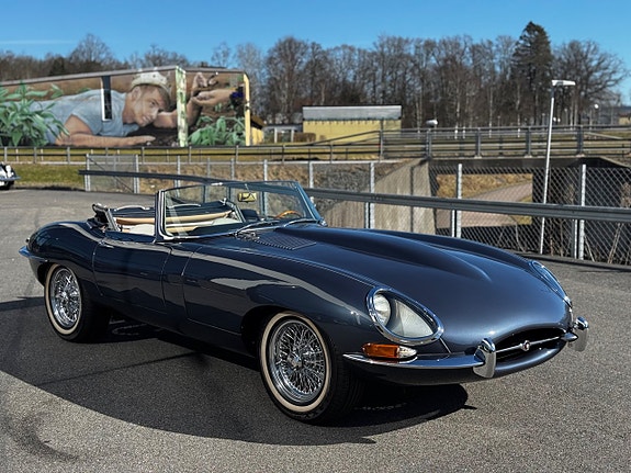 Jaguar E-TYPE 3 of 5