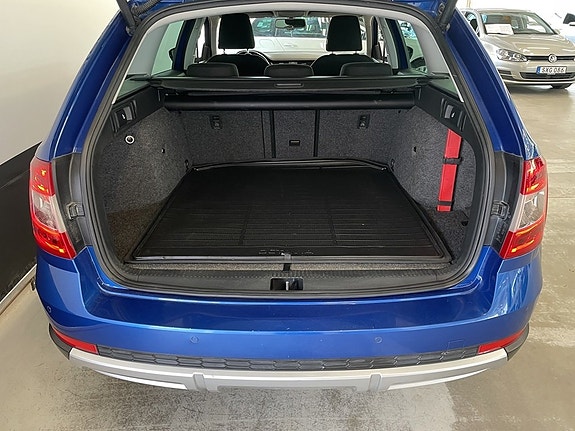 Skoda Octavia Scout 8 of 23