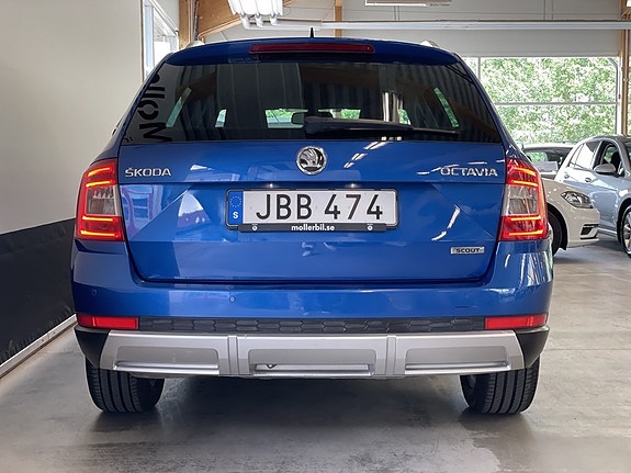 Skoda Octavia Scout 7 of 23