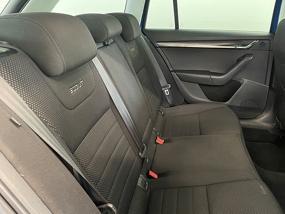Skoda Octavia Scout 11 of 23