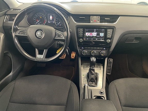 Skoda Octavia Scout 13 of 23