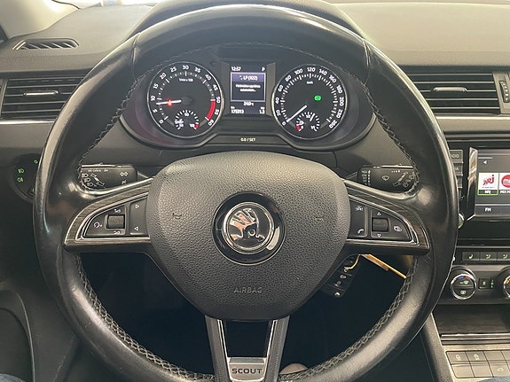 Skoda Octavia Scout 14 of 23