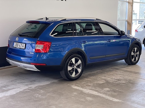 Skoda Octavia Scout 6 of 23