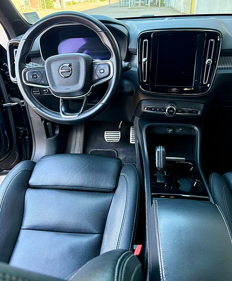 Volvo XC40 9 of 14