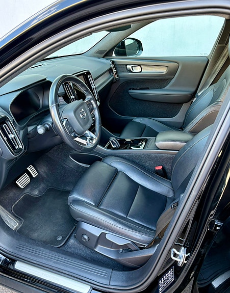 Volvo XC40 10 of 14