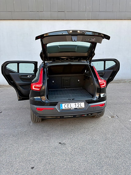 Volvo XC40 8 of 14