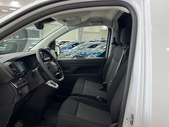 Peugeot e-Expert 8 of 14