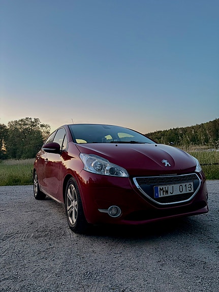 Peugeot 208 4 of 5
