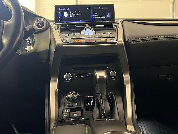 Lexus NX300h 9 of 21