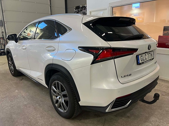 Lexus NX300h 4 of 5
