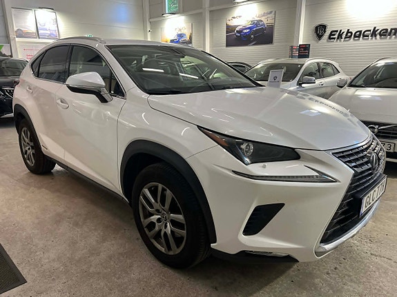 Lexus NX300h 3 of 5
