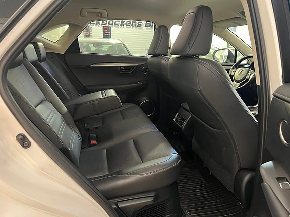 Lexus NX300h 19 of 21