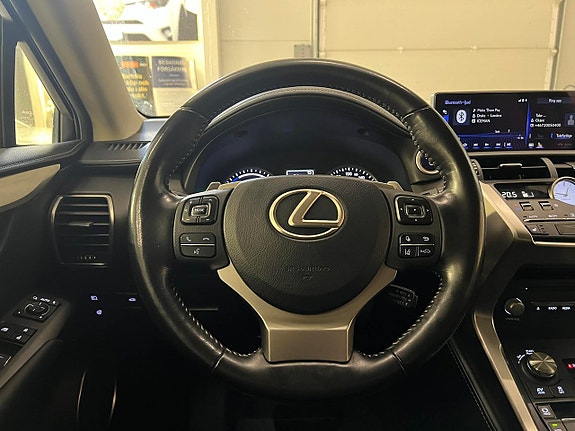 Lexus NX300h 11 of 21