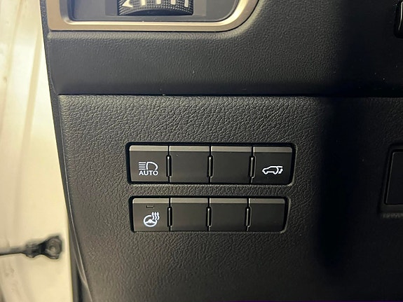 Lexus NX300h 17 of 21