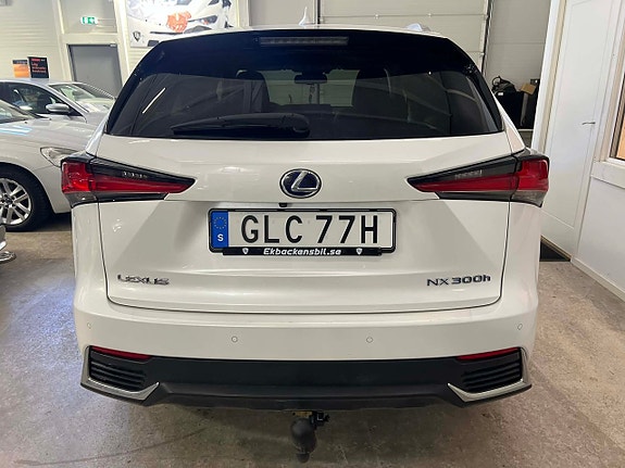 Lexus NX300h 5 of 5