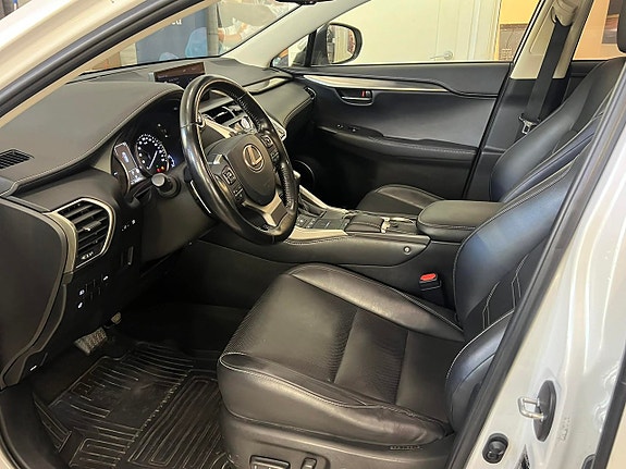 Lexus NX300h 7 of 21