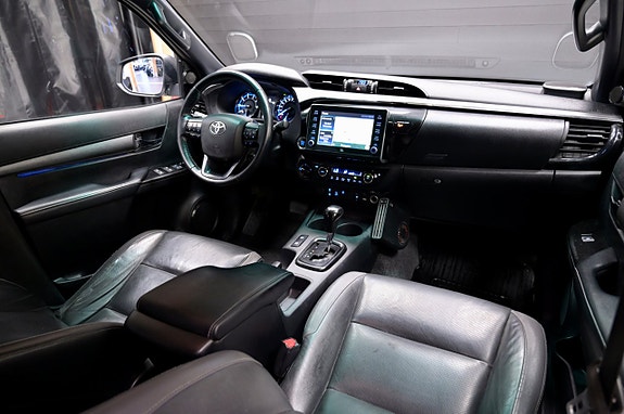 Toyota HiLux 10 of 24