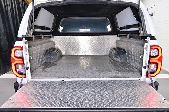 Toyota HiLux 7 of 24