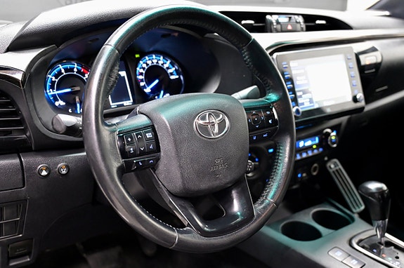 Toyota HiLux 14 of 24